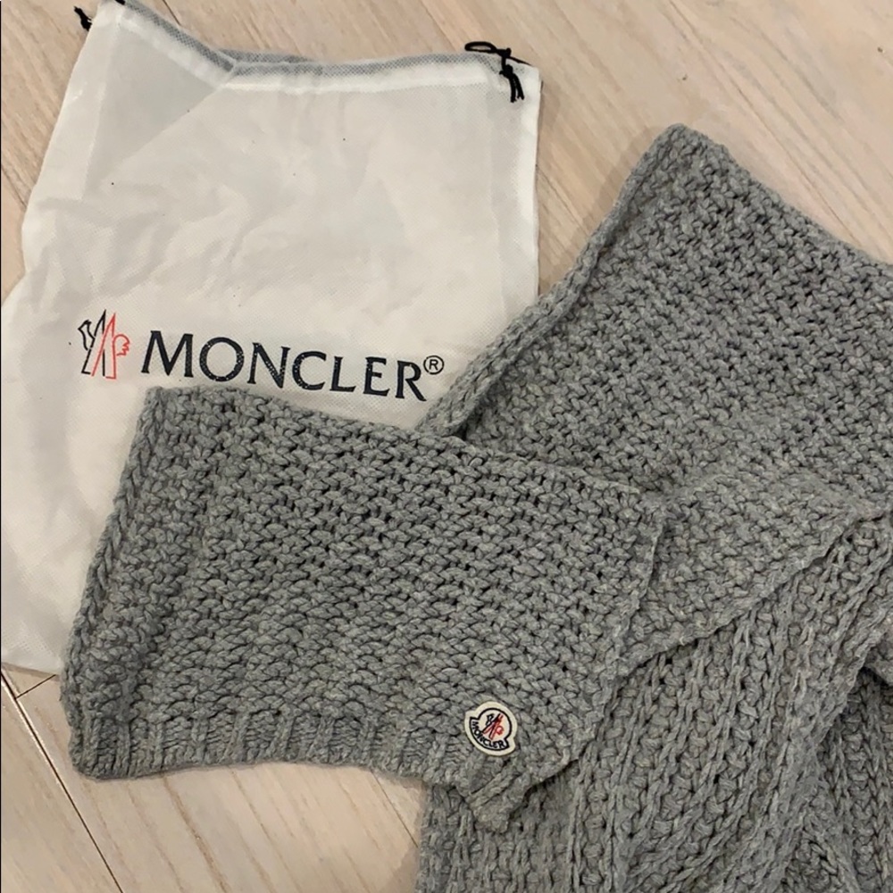 Moncler scarf